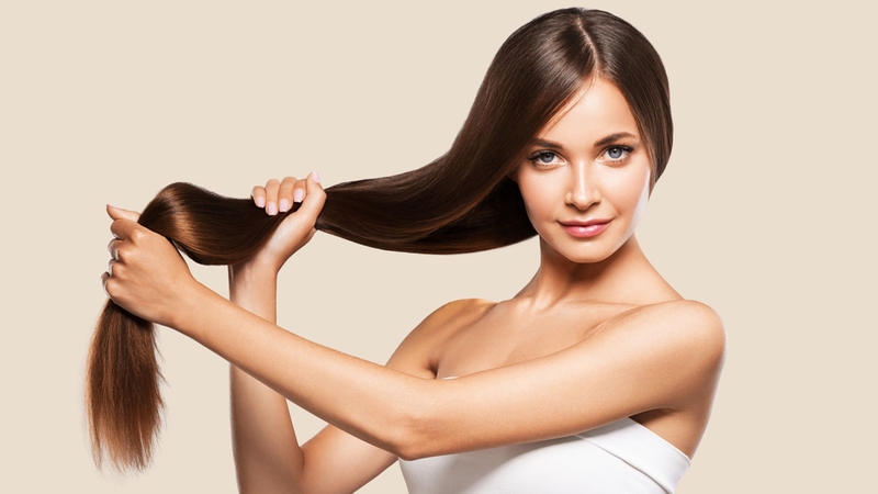 Ủ tóc bằng lòng đỏ trứng gà tại nhà - Bí quyết bóng mượt tự nhiên